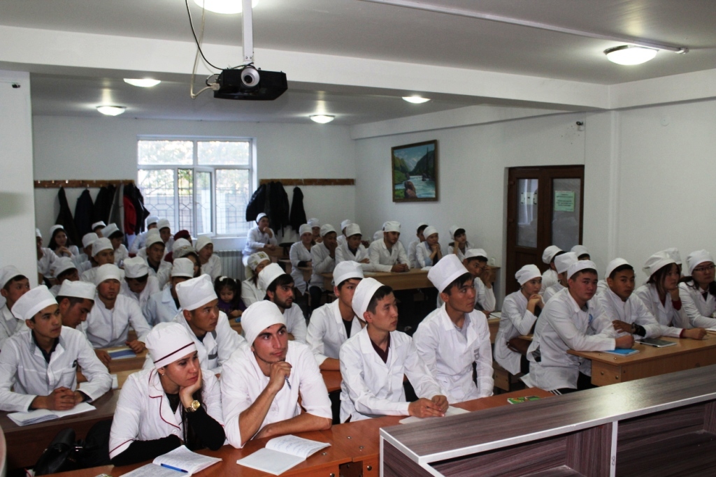 Исито университет. Исито университет. Медицинский колледж в бишкеке исито. Фото исито. Исито бишкек.